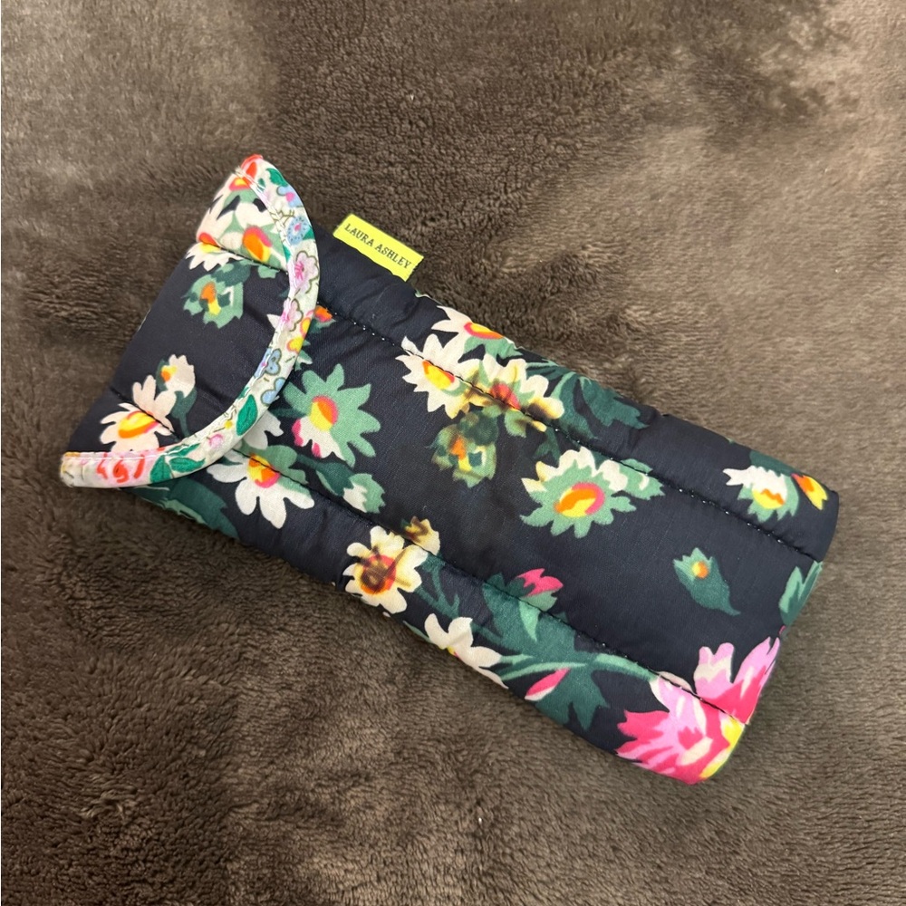 BAGGU x Laura Ashley Puffy Glasses Sleeve